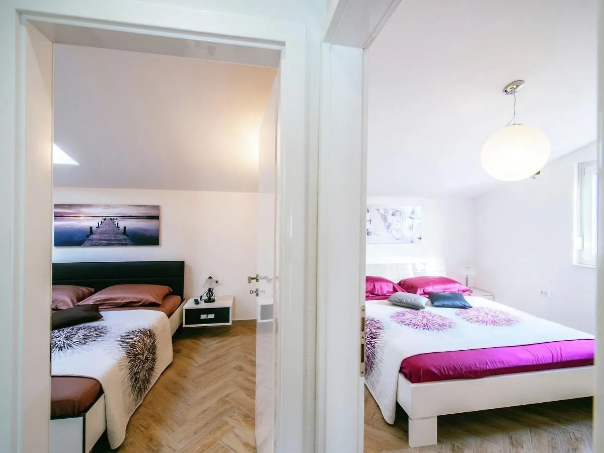 Luxurious Apartment In Zadar With Garden