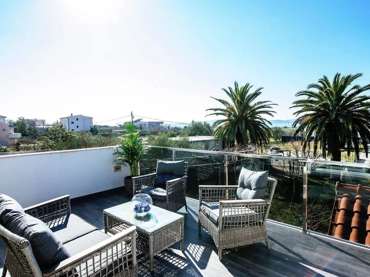 Luxurious Apartment In Zadar With Garden