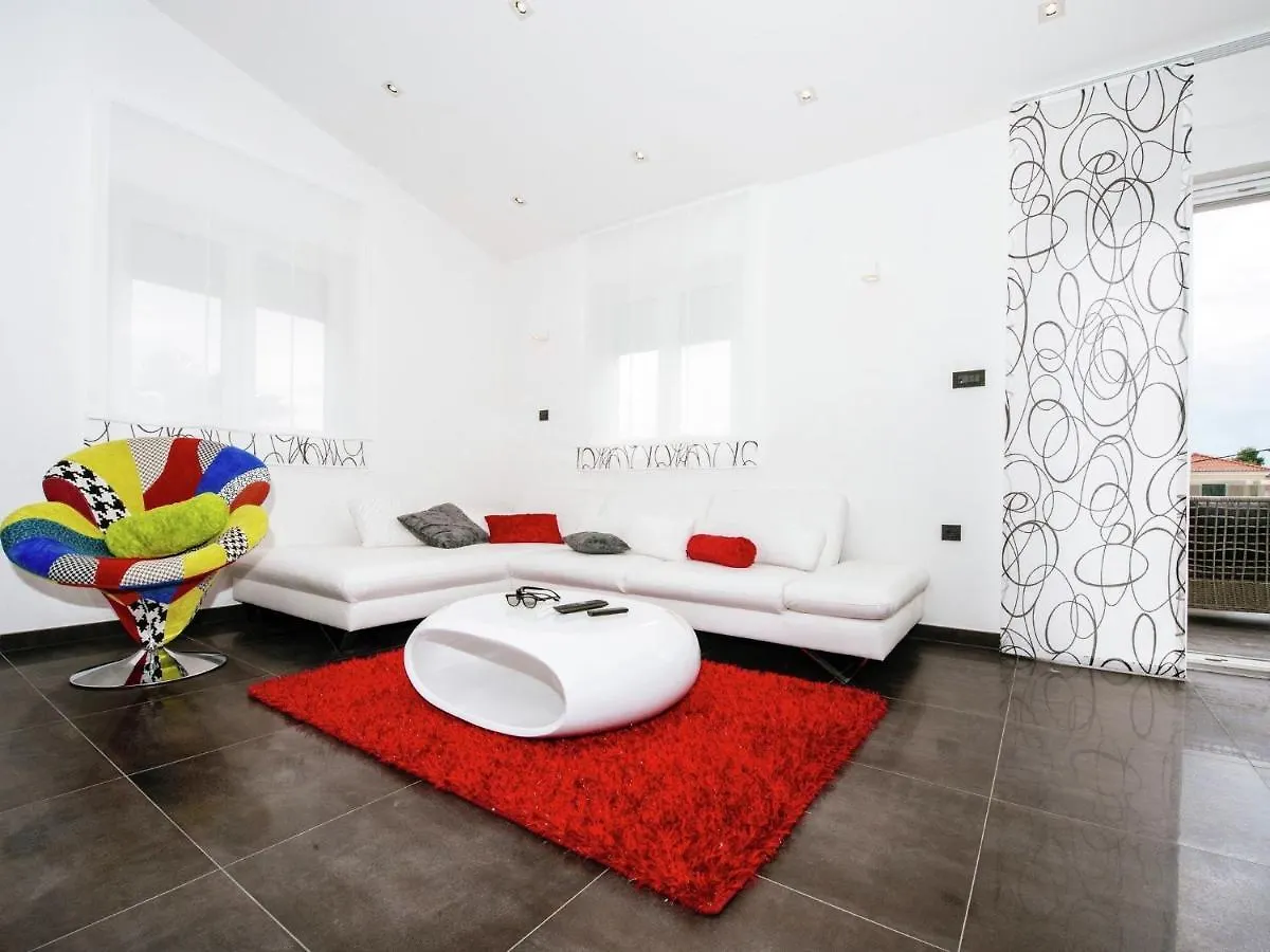 Luxurious Apartment In Zadar With Garden