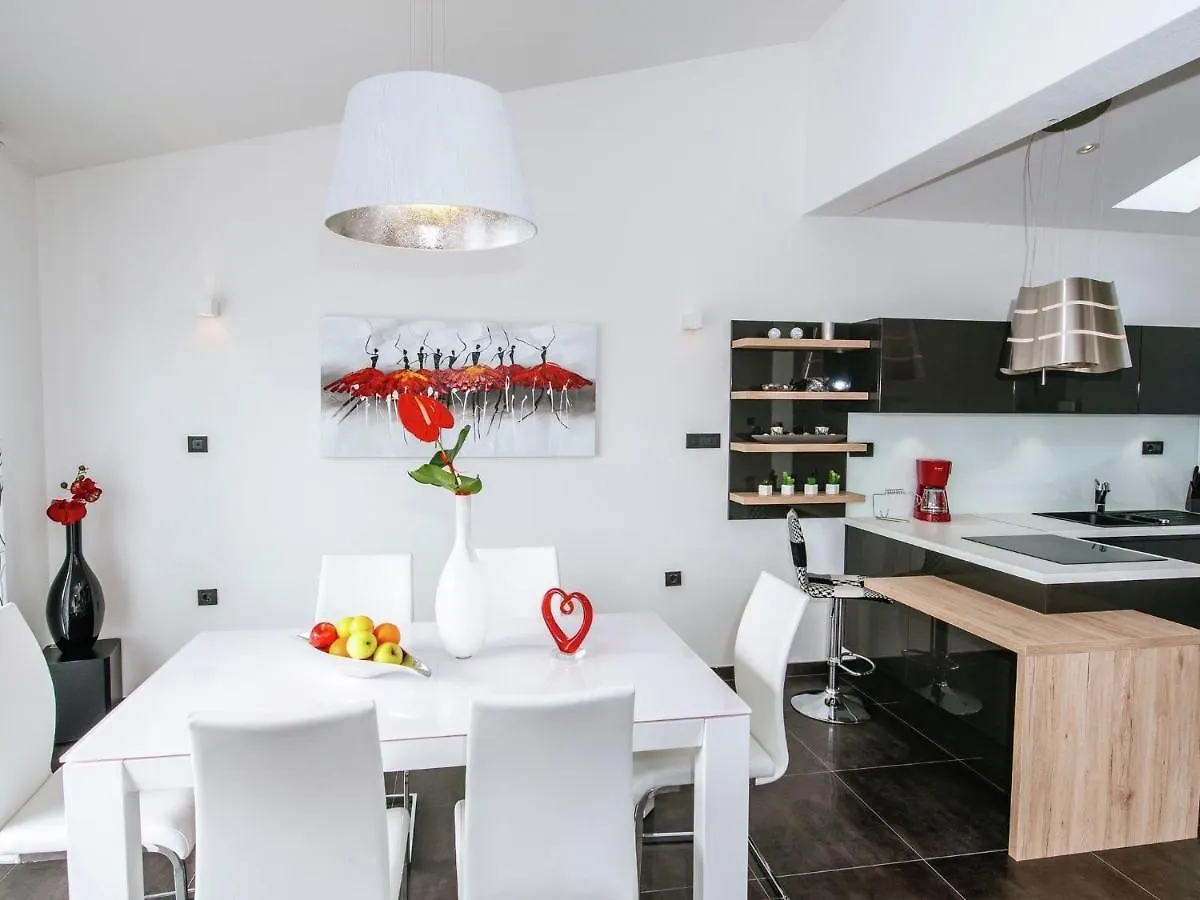 Luxurious Apartment In Zadar With Garden Croatia