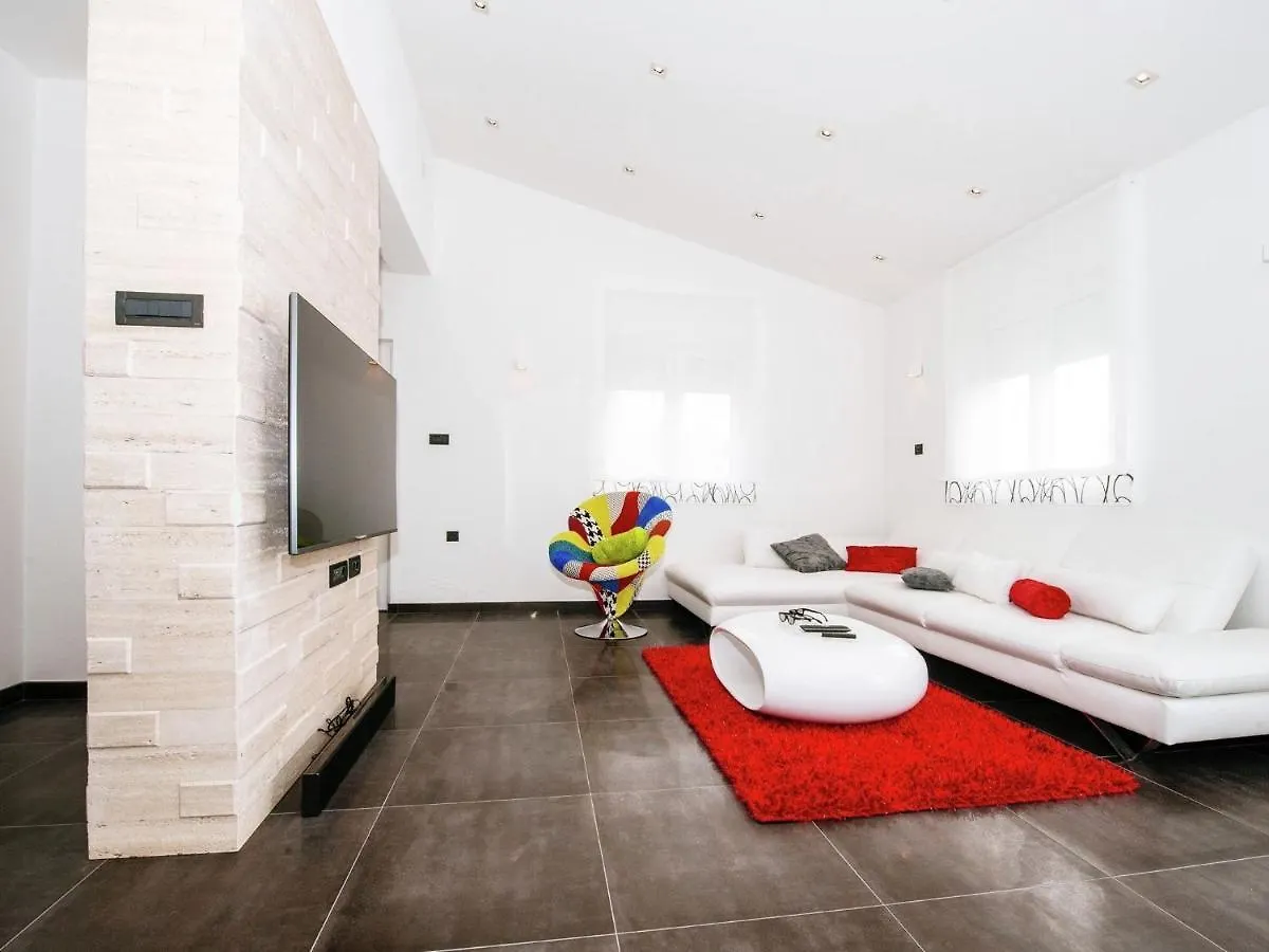 Luxurious Apartment In Zadar With Garden Croatia