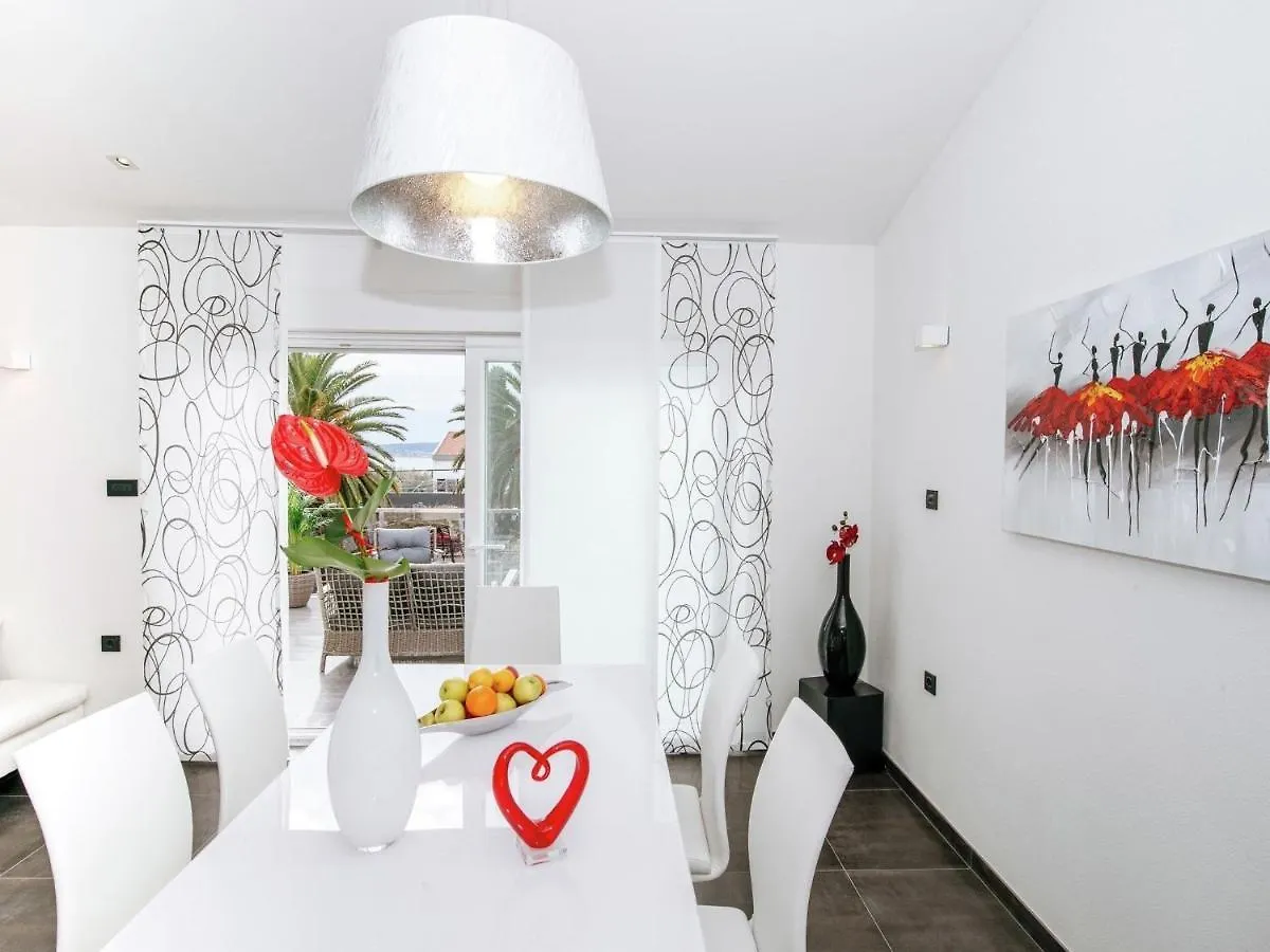 Luxurious Apartment In Zadar With Garden