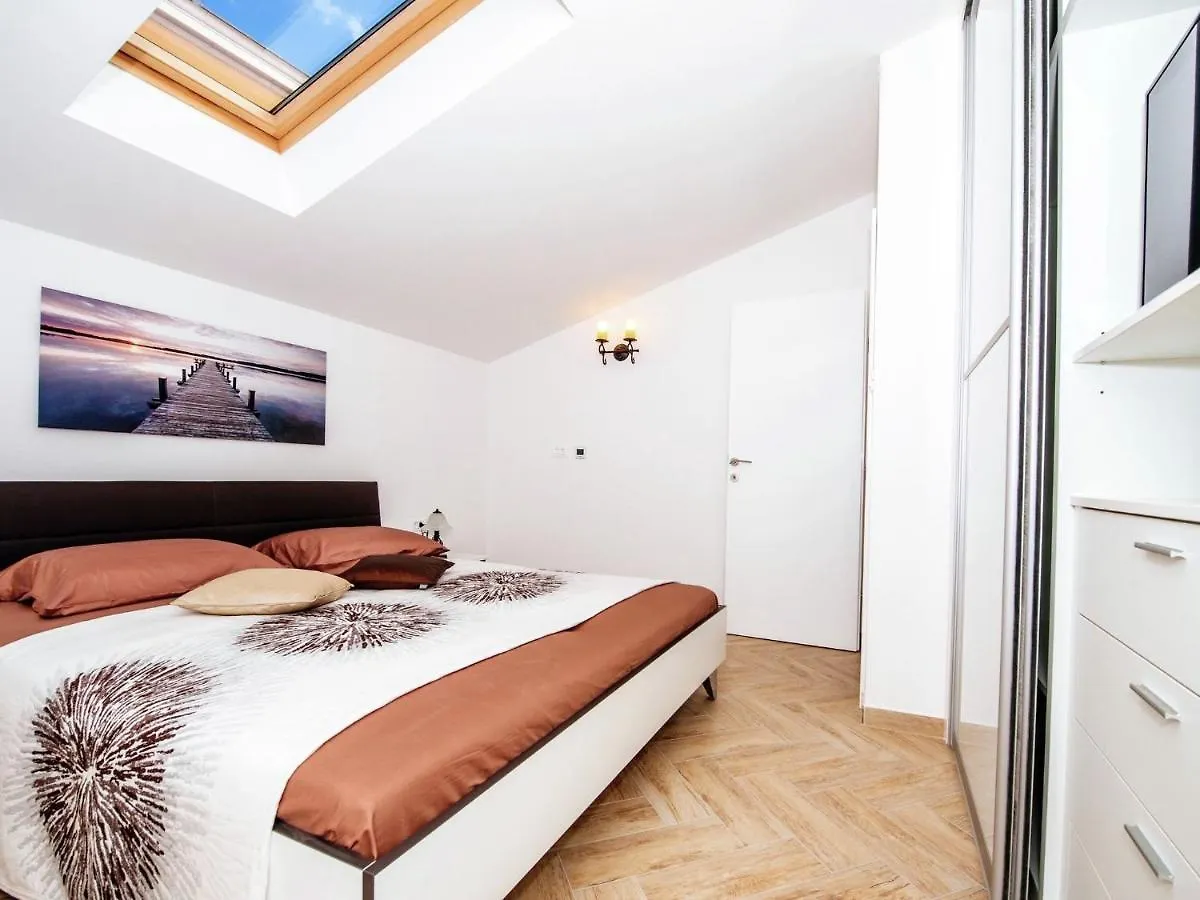 Luxurious Apartment In Zadar With Garden 0*,