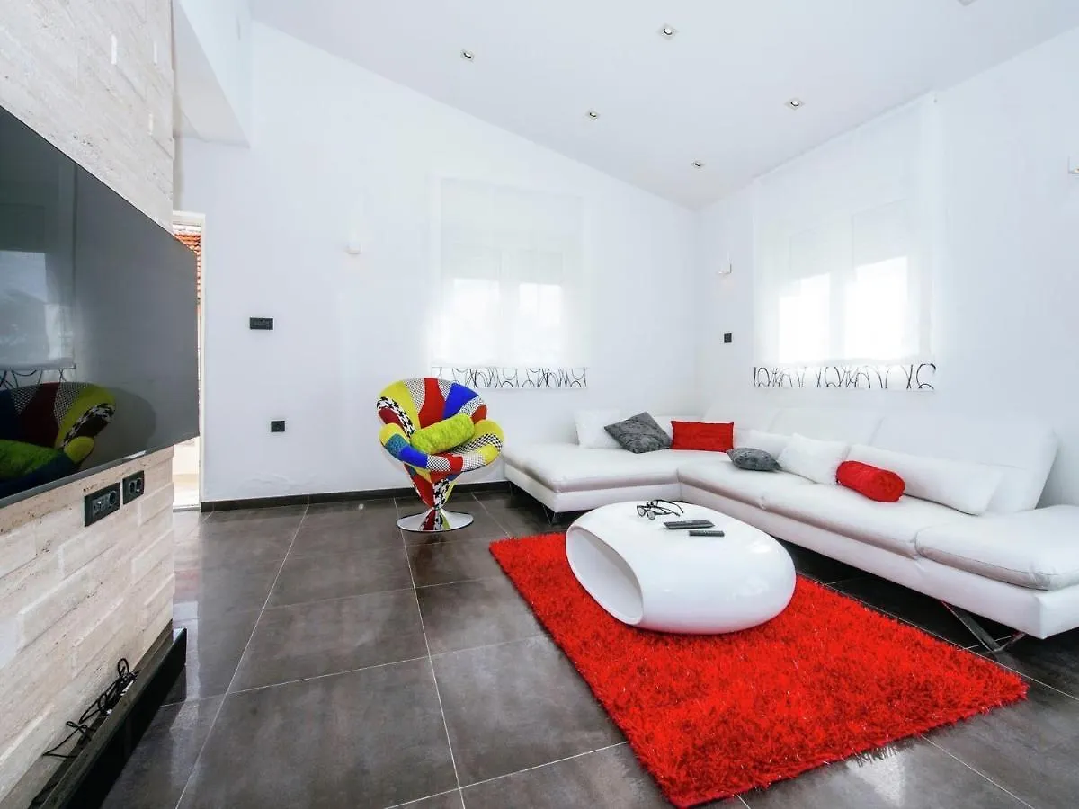 Luxurious Apartment In Zadar With Garden Croatia
