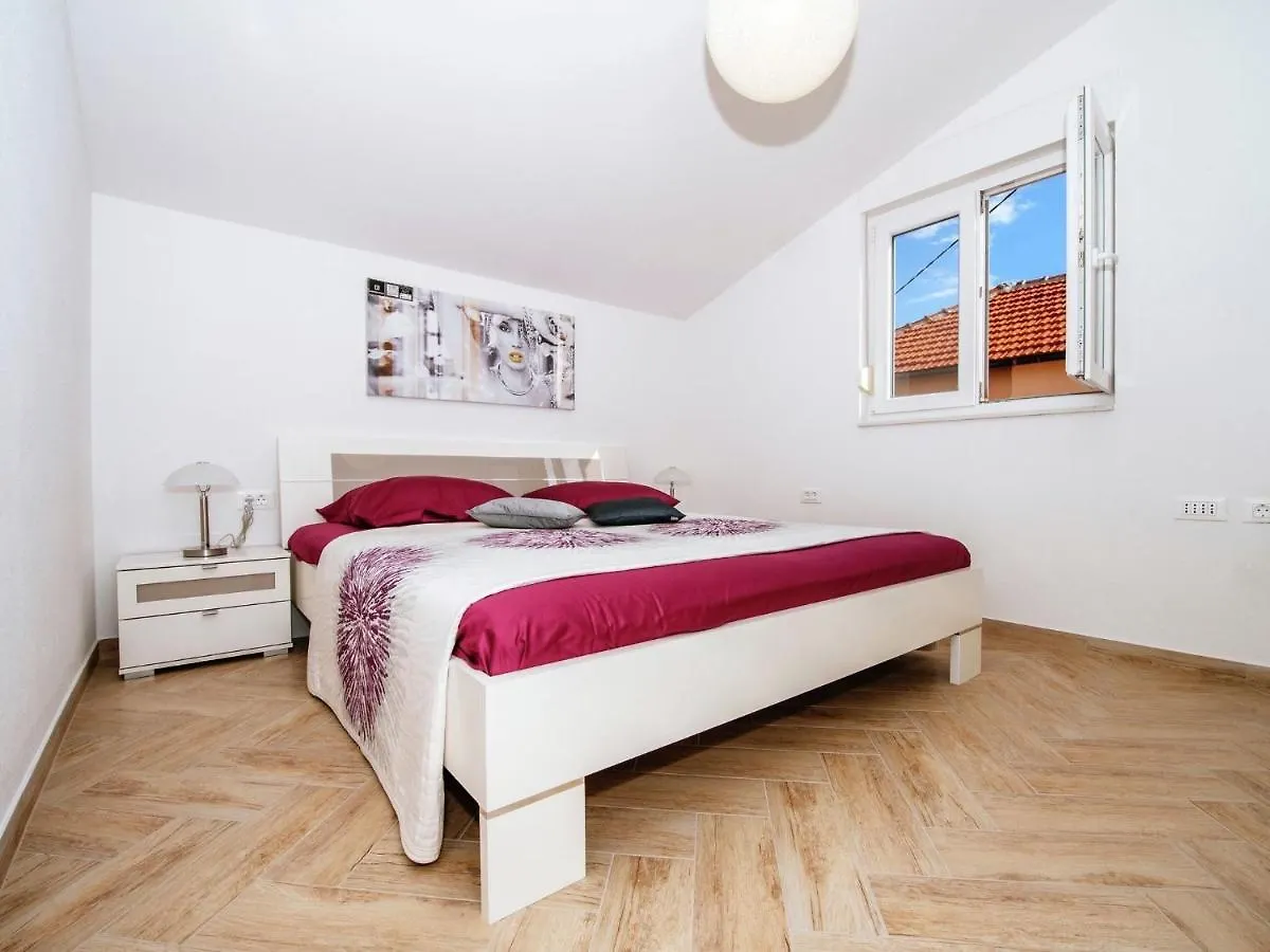 Luxurious Apartment In Zadar With Garden