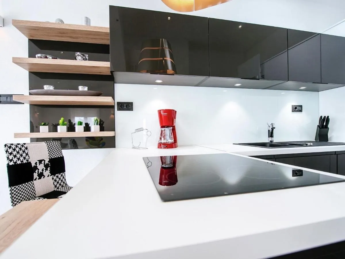 Luxurious Apartment In Zadar With Garden