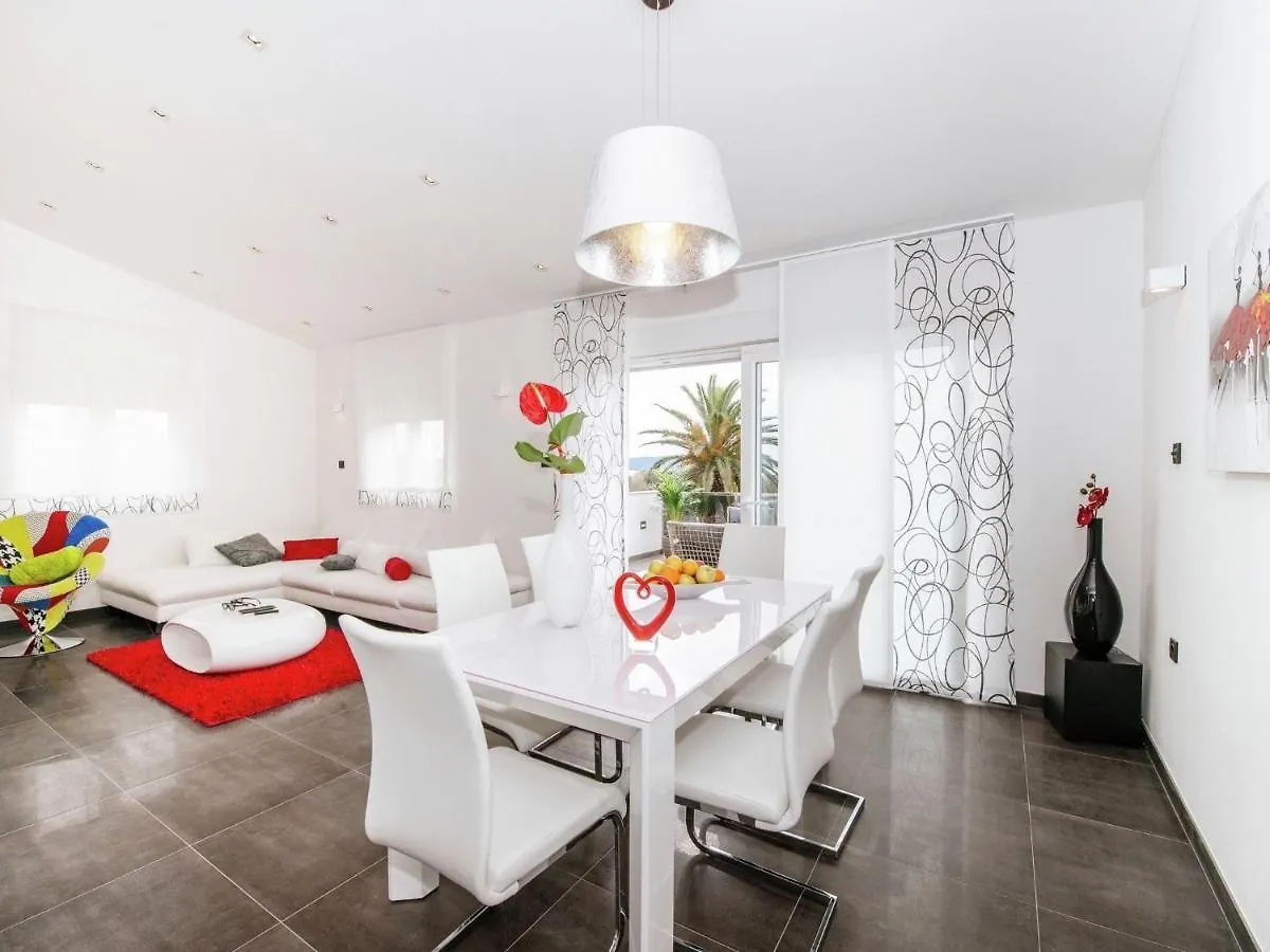 Luxurious Apartment In Zadar With Garden 0*,
