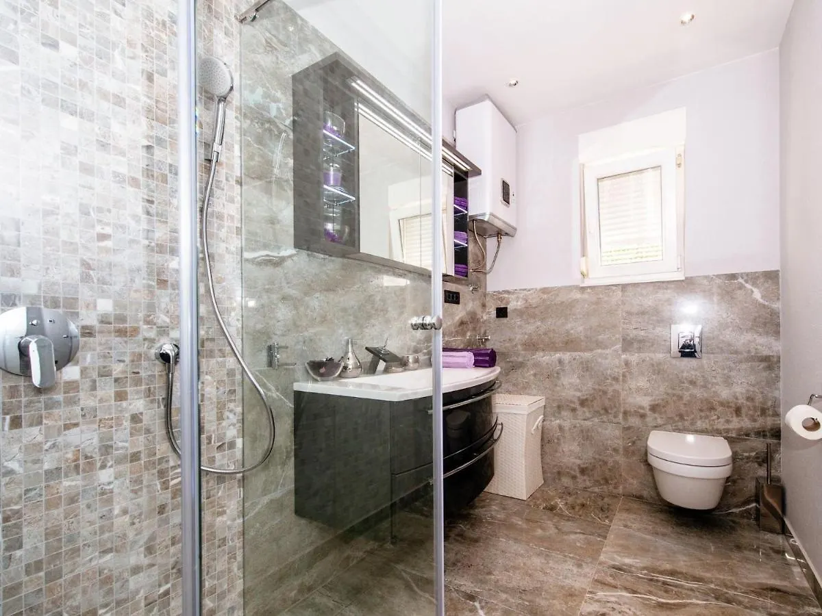 Luxurious Apartment In Zadar With Garden