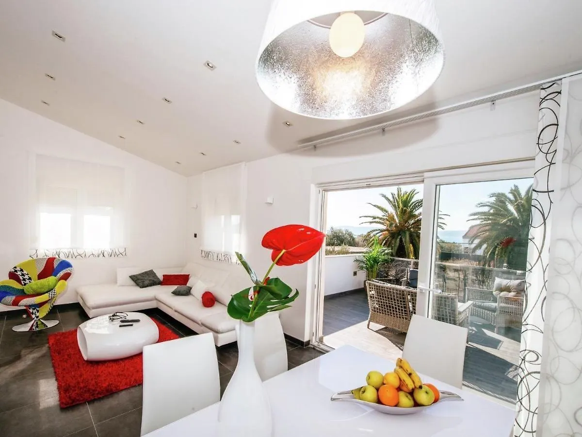 Luxurious Apartment In Zadar With Garden
