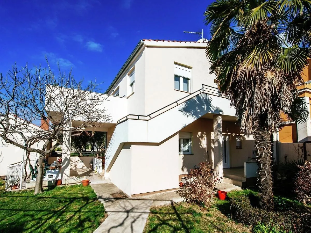 Luxurious Apartment In Zadar With Garden