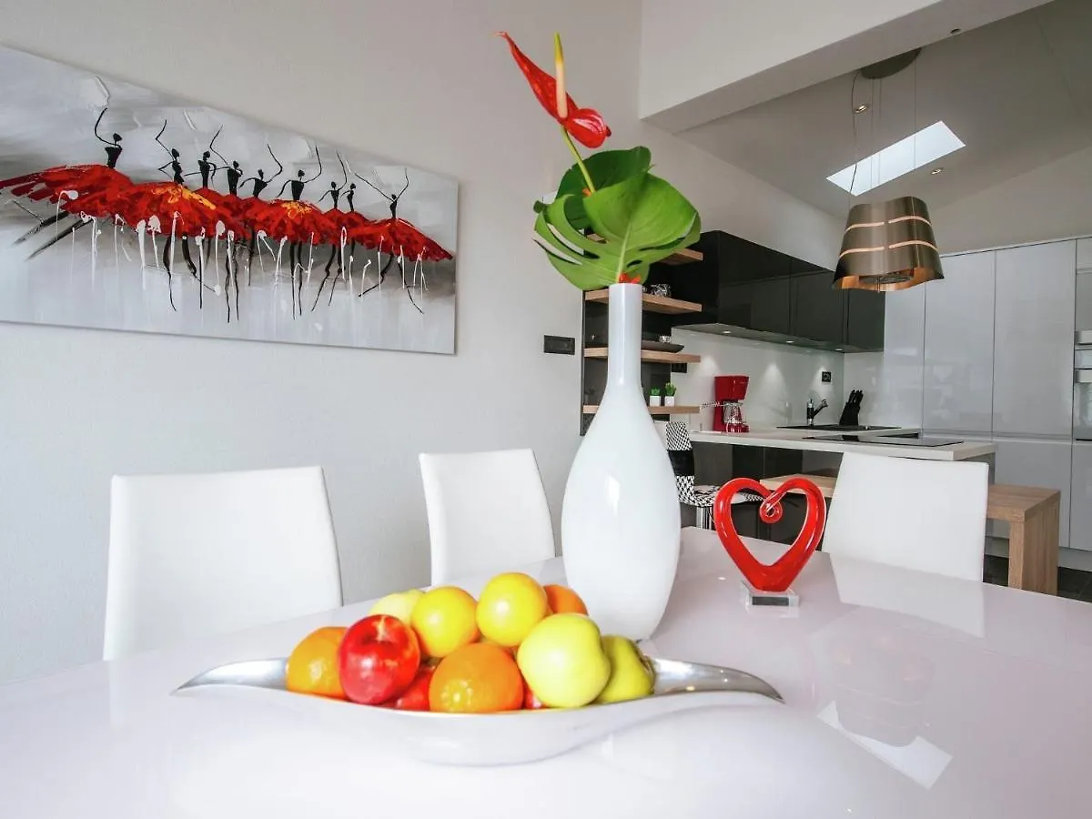 Luxurious Apartment In Zadar With Garden