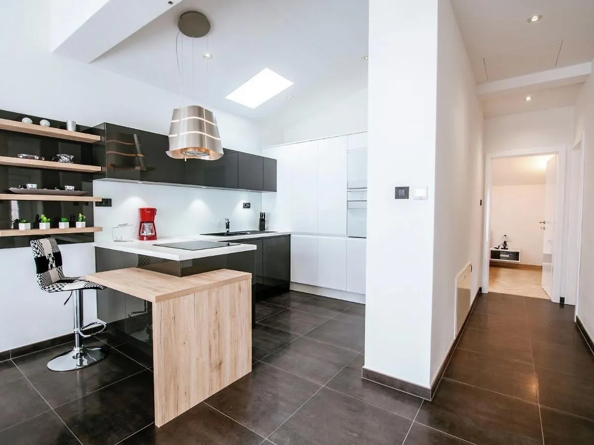 Luxurious Apartment In Zadar With Garden