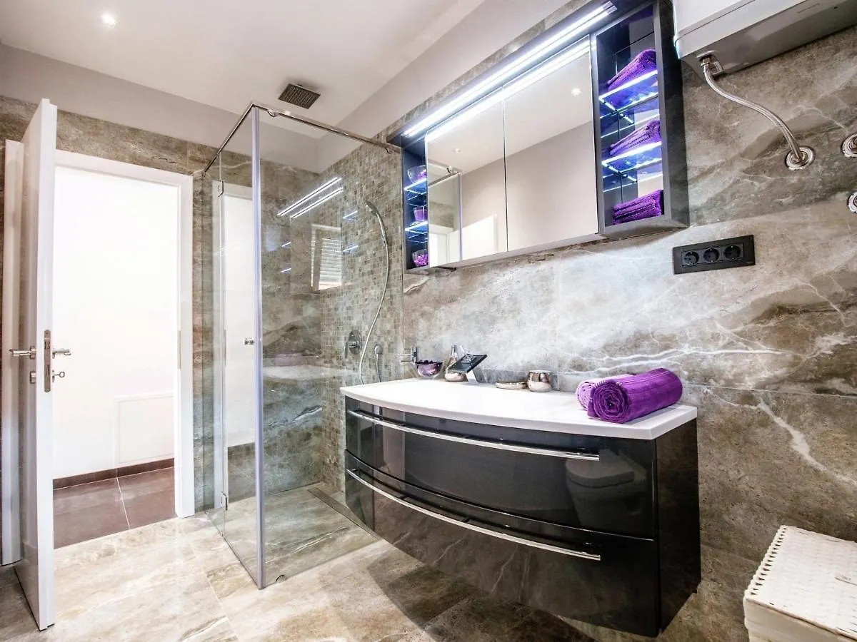 Luxurious Apartment In Zadar With Garden