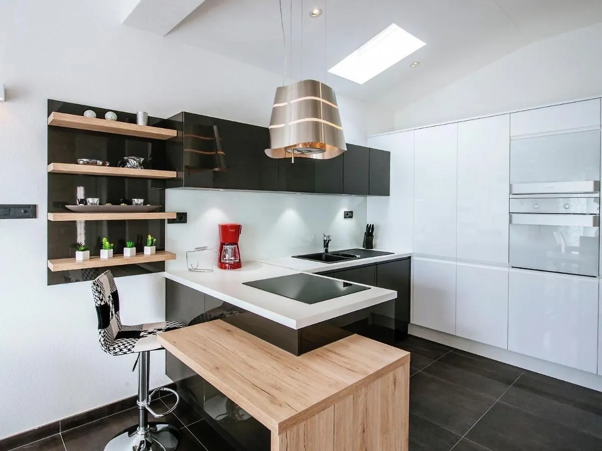 Luxurious Apartment In Zadar With Garden