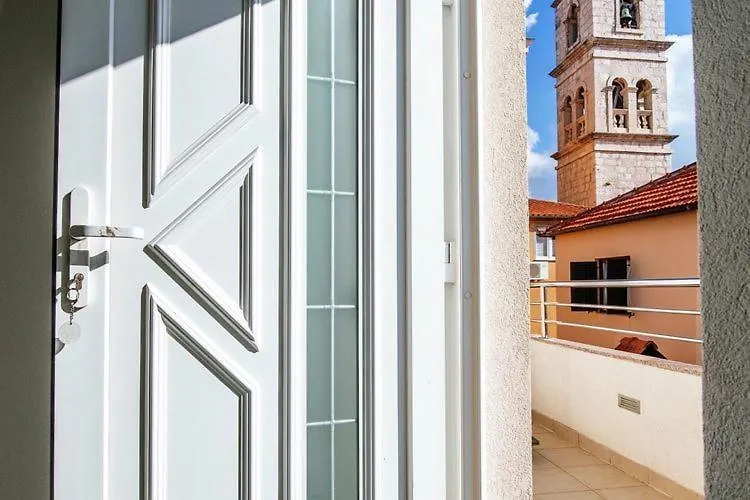 Luxurious Apartment In Zadar With Garden 0*,